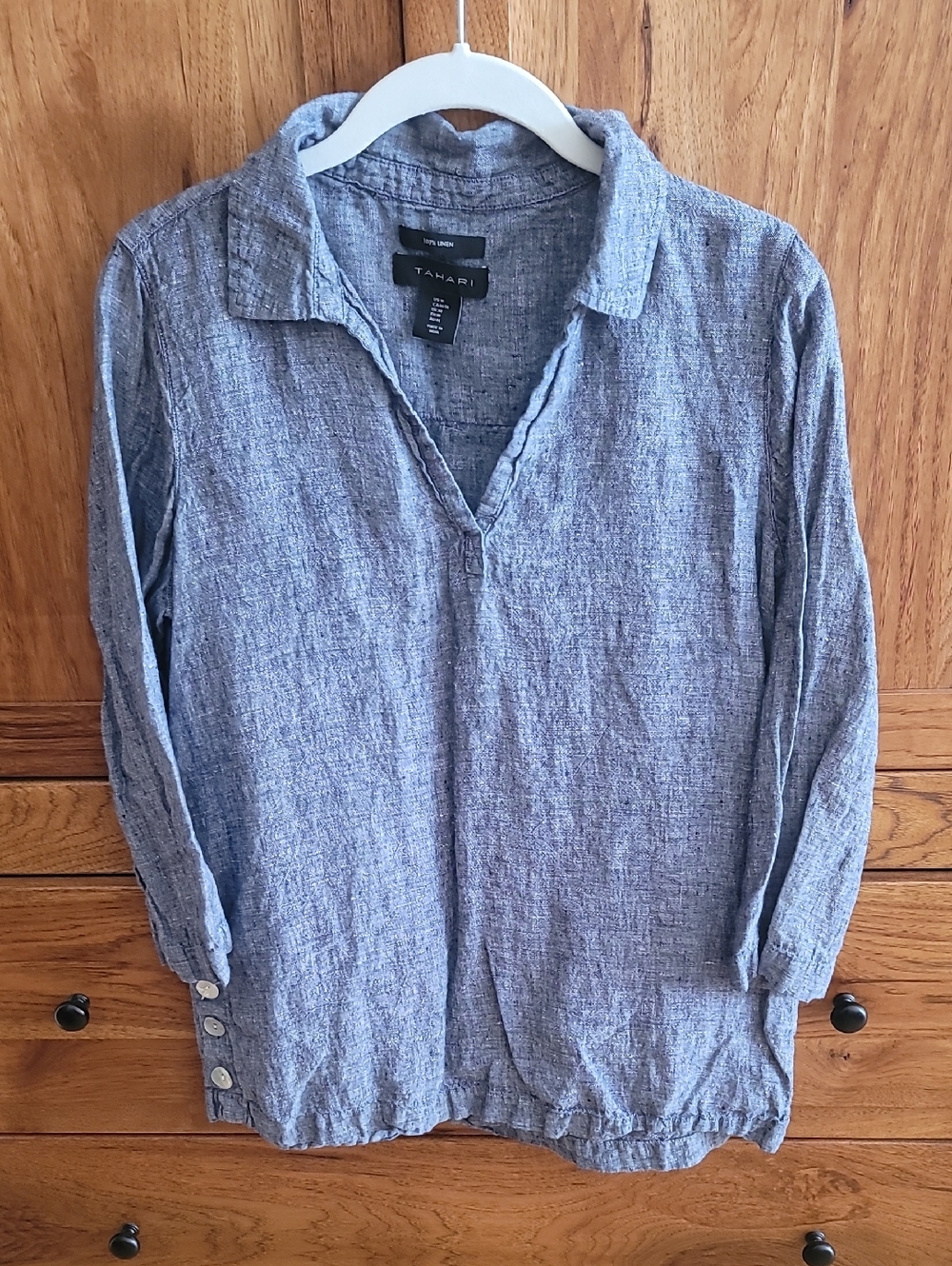100% Linen Tahari Heathered Blue Split V Button Cuff Top
